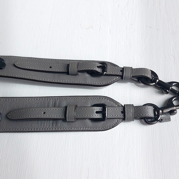 Coach 1941 Tea Rose Strap 🖤 Charcoal grey  rivets & Gunmetal hardware 🤌 - Picture 15 of 15